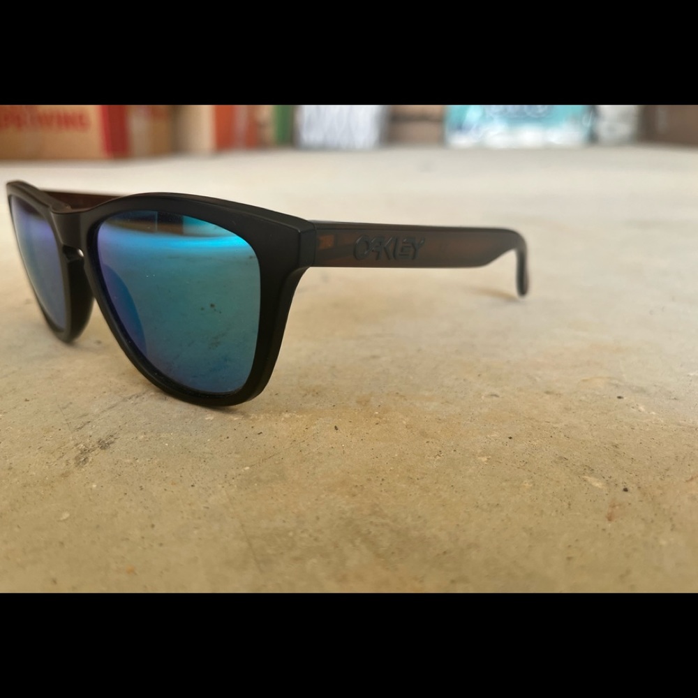 Custom Oakley frog skins